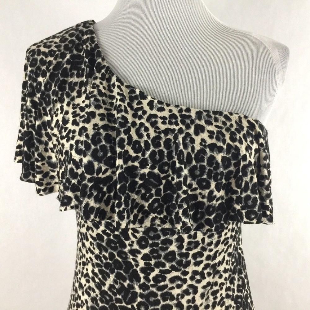 Forever 21 One Shoulder Top Ruffled - Picture 2 of 8